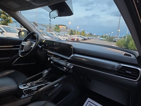 Used 2025 Kia Telluride S AWD/4WD image 14