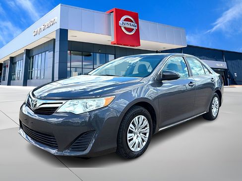 Used 2013 Toyota Camry LE FWD image 1