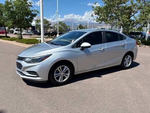 Used 2018 Chevrolet Cruze LT w/ Convenience Package FWD image 3