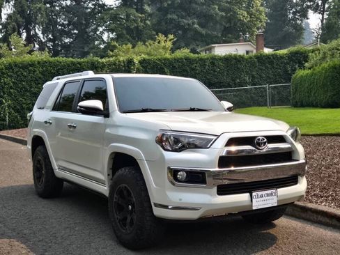 Used 2018 Toyota 4Runner Limited AWD/4WD image 9
