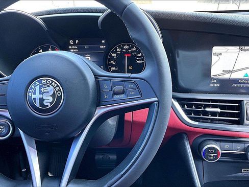 Used 2019 Alfa Romeo Giulia w/ Nero Edizione RWD image 17
