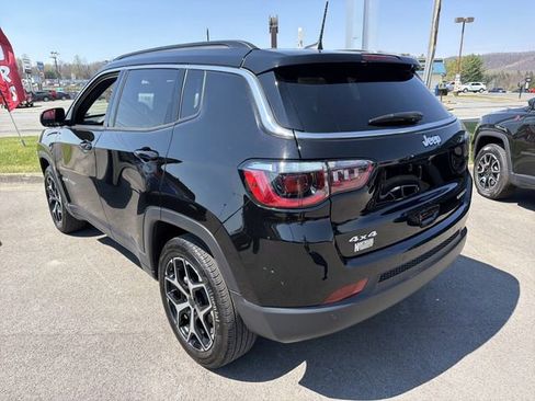 Used 2025 Jeep Compass Limited AWD/4WD image 8