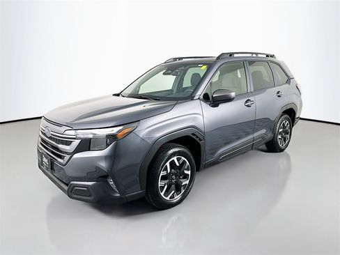 Used 2025 Subaru Forester Premium image 5