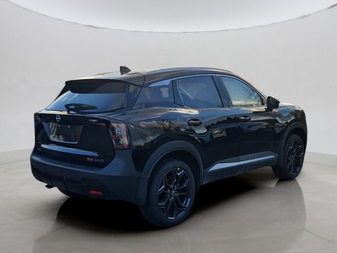 New 2026 Nissan Kicks SR image 3