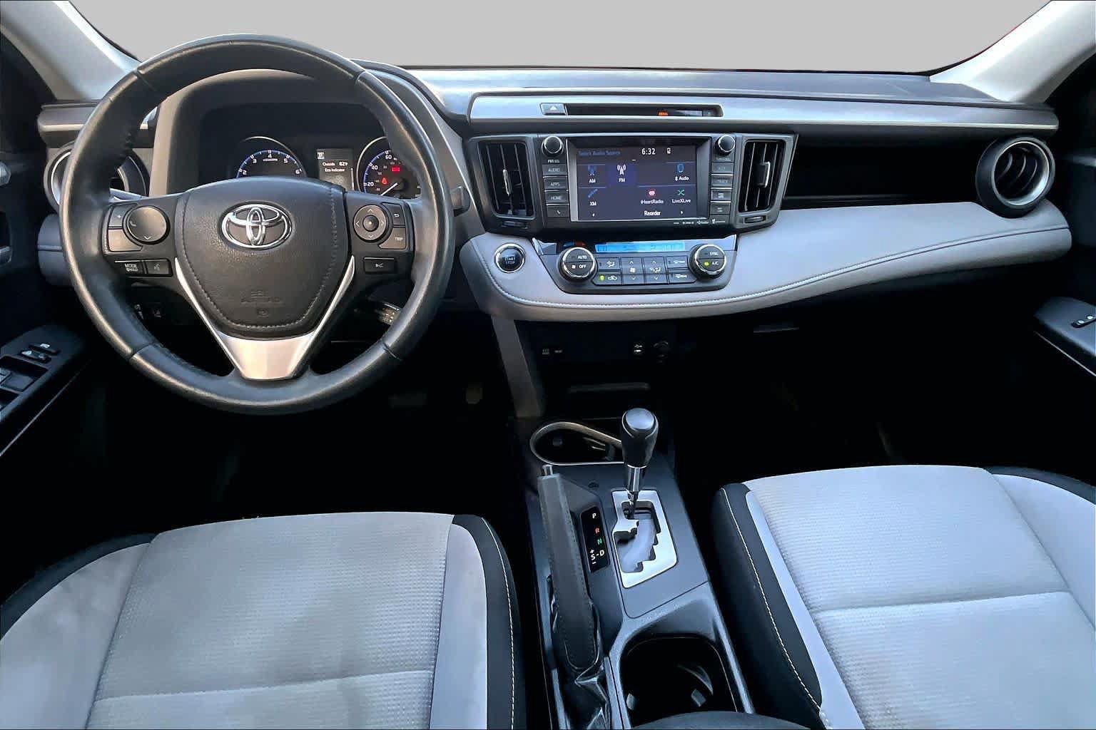 Used 2017 Toyota RAV4 XLE AWD/4WD image 16