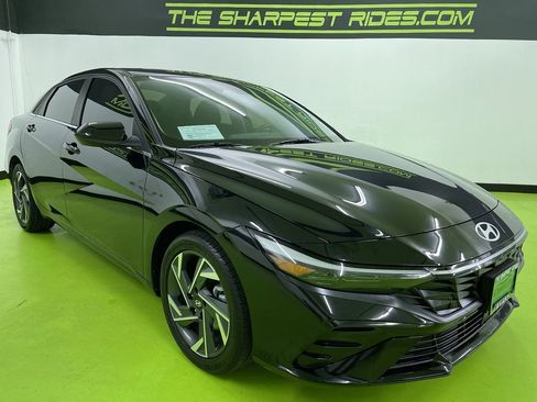 Used 2024 Hyundai Elantra SEL w/ Convenience Package image 2