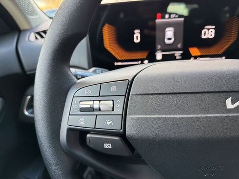 New 2025 Kia K4 LXS image 36