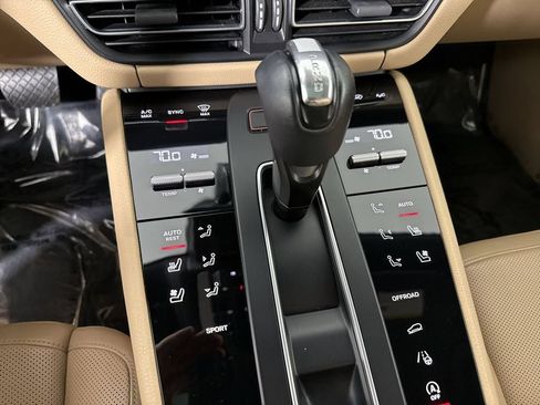 Certified 2023 Porsche Macan w/ Premium Package Plus AWD/4WD image 31