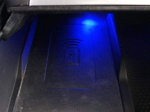 Used 2025 BMW X6 xDrive40i w/ Climate Comfort Package image 38