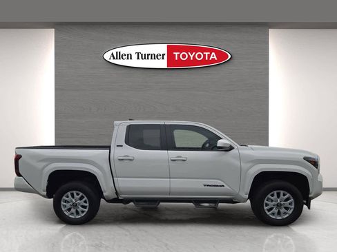 Used 2024 Toyota Tacoma SR5 image 5