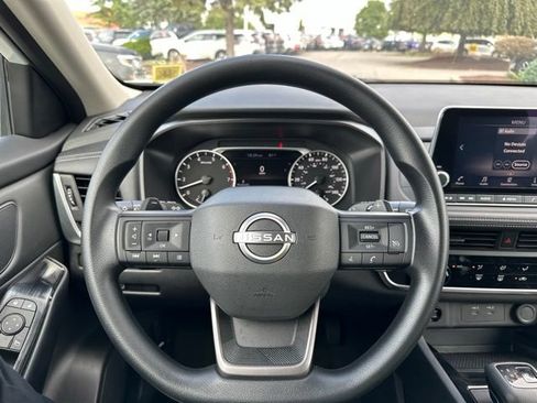 Used 2025 Nissan Rogue S AWD/4WD image 25