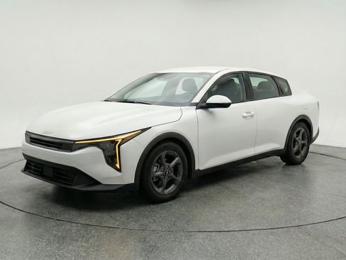 Used 2025 Kia K4 FWD image 3