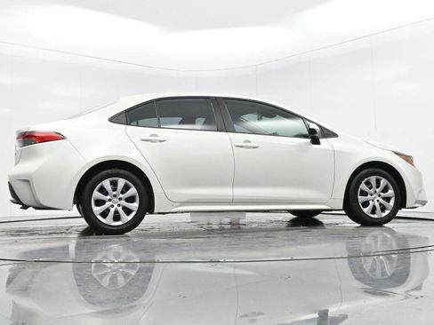 Used 2021 Toyota Corolla LE image 47