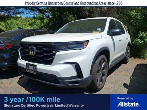 Used 2023 Honda Pilot Sport image 1