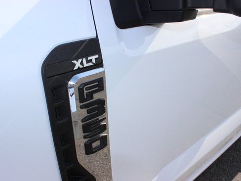 Used 2023 Ford F350 XLT w/ FX4 Off-Road Package AWD/4WD image 2