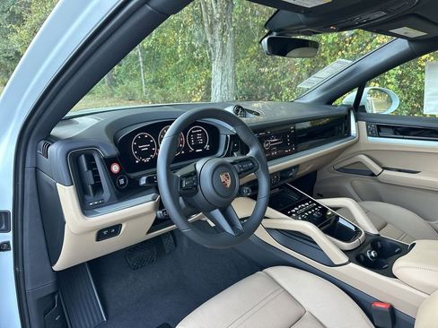 Used 2026 Porsche Cayenne Coupe AWD/4WD image 4