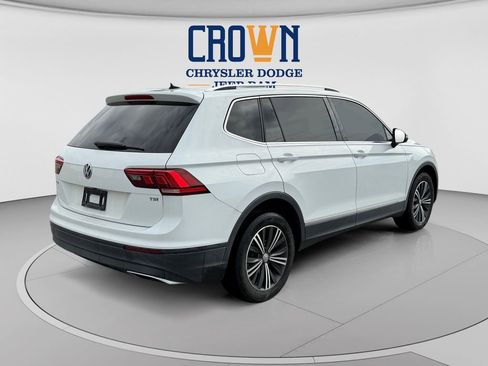 Used 2018 Volkswagen Tiguan SEL FWD image 3