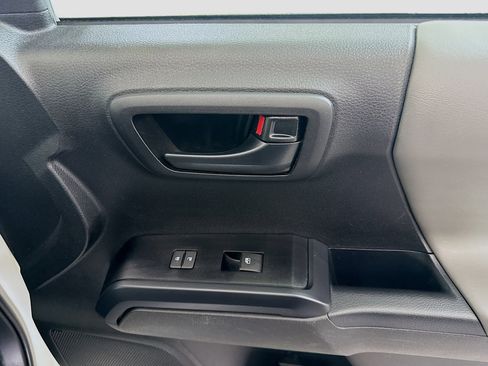 Used 2022 Toyota Tacoma SR image 30