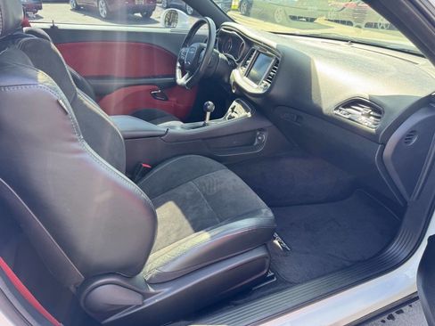 Used 2016 Dodge Challenger SRT Hellcat image 11