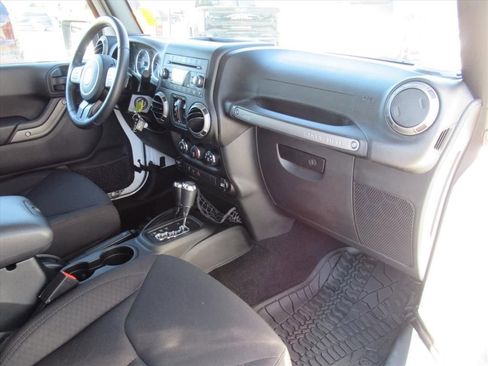 Used 2018 Jeep Wrangler Unlimited Sport S image 11