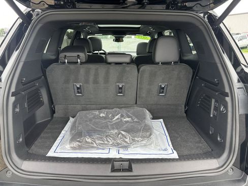 Used 2025 Buick Enclave Preferred w/ Power Package AWD/4WD image 12