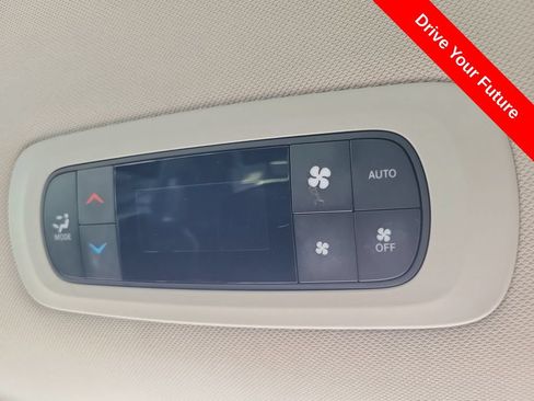 Used 2023 Chrysler Pacifica Touring-L FWD image 24