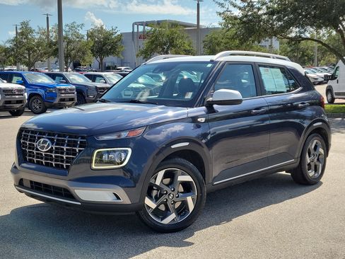 Used 2020 Hyundai Venue FWD image 32
