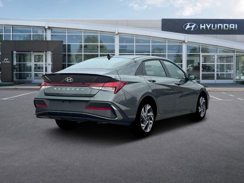 New 2025 Hyundai Elantra Sport image 7