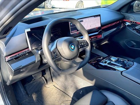 Used 2026 BMW i5 eDrive40 w/ Premium Package image 14