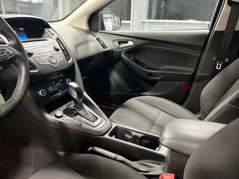 Used 2015 Ford Focus SE w/ SE Cold Weather Package FWD image 17