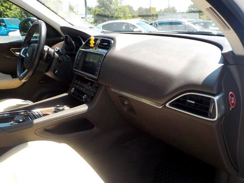 Used 2018 Jaguar F-PACE Prestige image 34