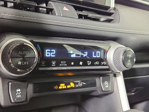 Used 2025 Toyota RAV4 XLE AWD/4WD image 19