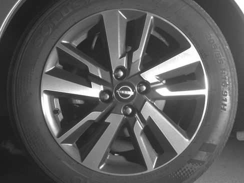 Used 2025 Nissan Versa SV image 12