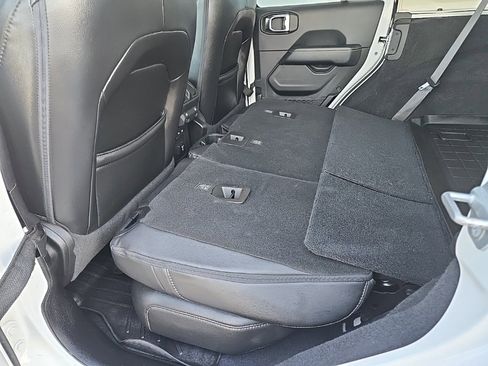 Used 2018 Jeep Wrangler Unlimited Sahara image 96