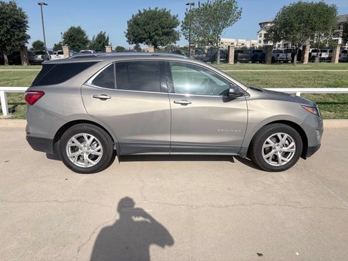 Used 2019 Chevrolet Equinox LT FWD image 3