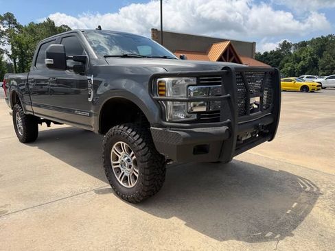 Used 2019 Ford F250 Lariat w/ Lariat Ultimate Package AWD/4WD image 3