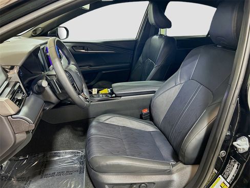 Used 2025 Toyota Camry XSE w/ Premium Package image 18