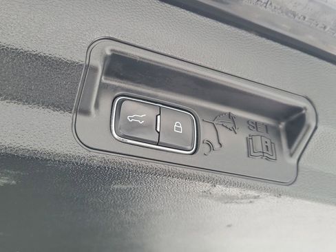 Used 2023 Ford Explorer XLT image 8