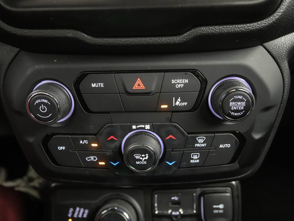 Used 2021 Jeep Renegade Latitude AWD/4WD image 19