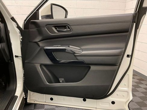 Certified 2024 Nissan Pathfinder SV image 19