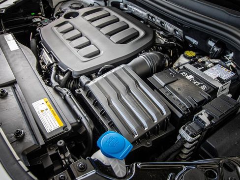 New 2026 Volkswagen Tiguan SE FWD image 11