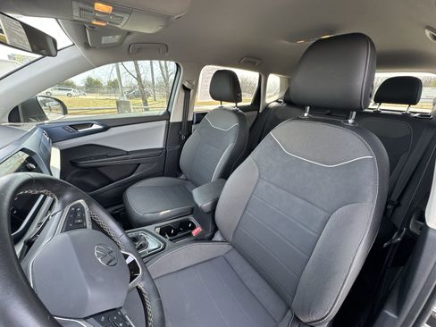 Used 2024 Volkswagen Taos SE image 10