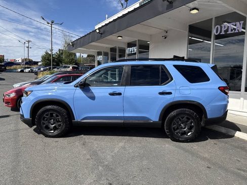 Used 2024 Honda Pilot TrailSport image 2