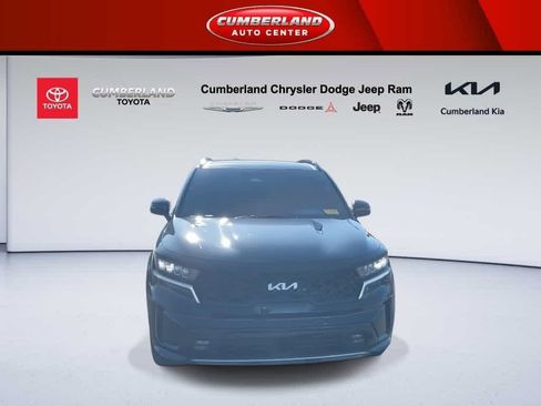Used 2022 Kia Sorento EX w/ Panoramic Sunroof Package image 3