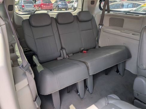 Used 2008 Chrysler Town & Country Touring FWD image 13