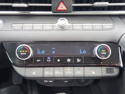 New 2026 Hyundai Elantra Limited FWD image 16