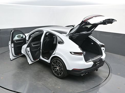New 2026 Porsche Cayenne Coupe image 40