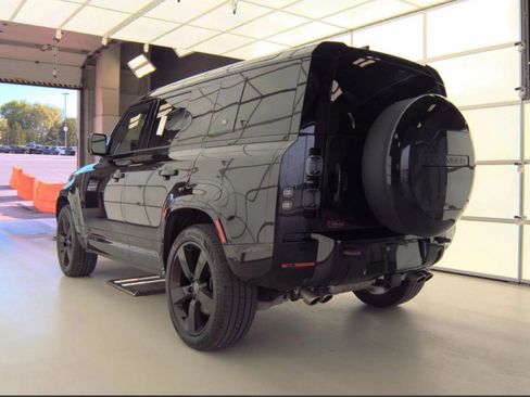 Used 2023 Land Rover Defender 110 V8 AWD/4WD image 3