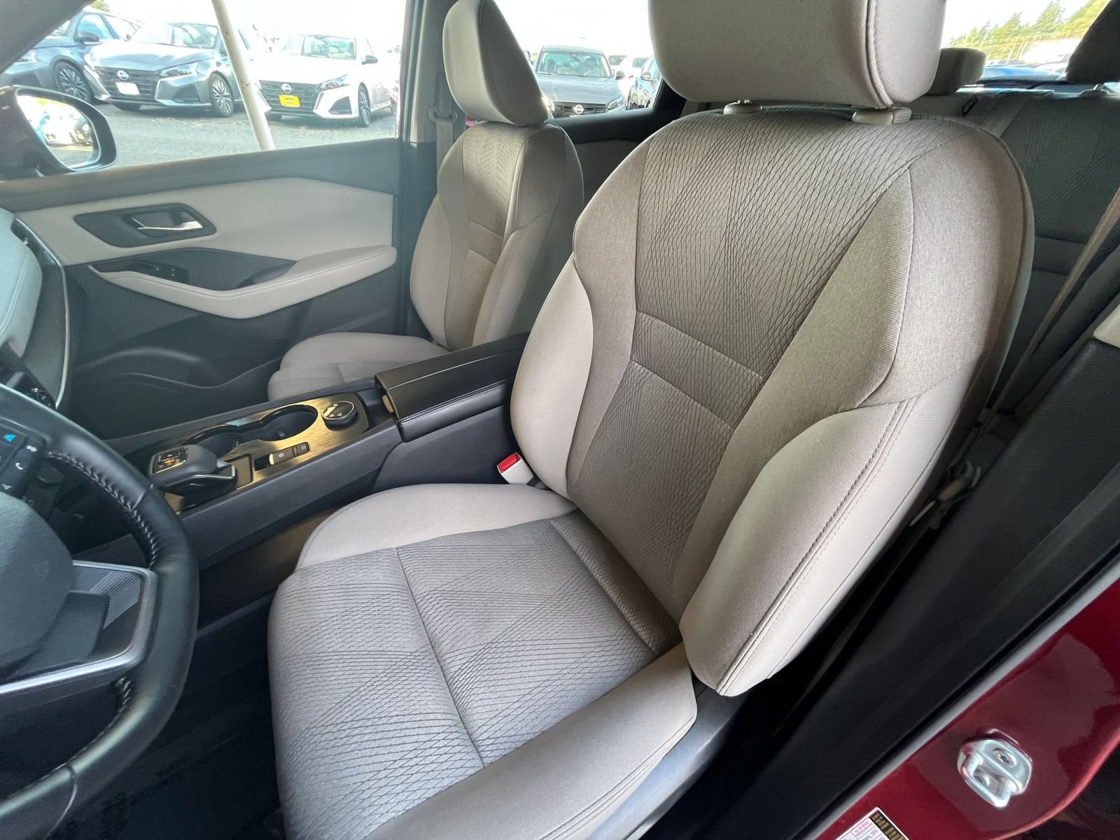 Used 2025 Nissan Rogue SV AWD/4WD image 37