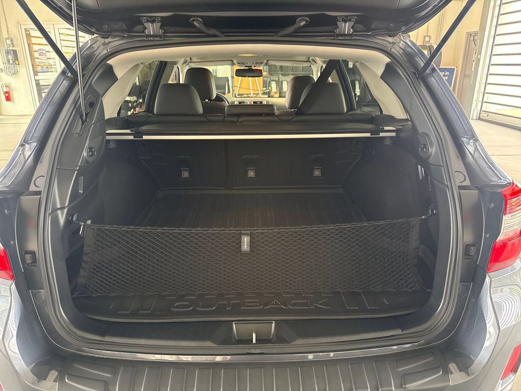 Used 2017 Subaru Outback 2.5i Limited AWD/4WD image 3